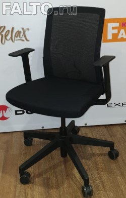 Компактное кресло A1 SIDE с черным каркасом