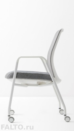 Светлое кресло ICON с низкой спинкой