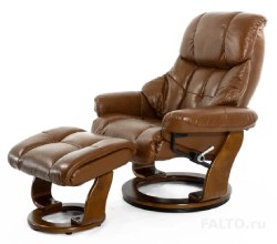 Кожаное кресло с подставкой для ног коричневое