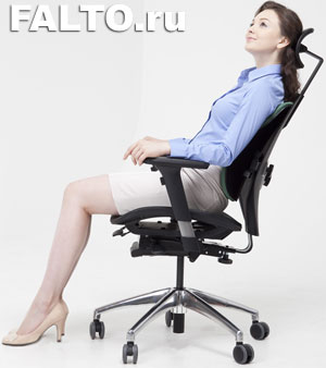 офисное кресло обеспечивает комфортную работу в положении сидя
