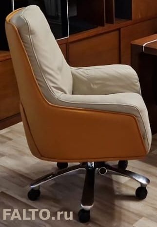 Кожаное кресло Axel с низкой спикной
