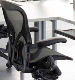 Эргономичное сетчатое кресло Aeron